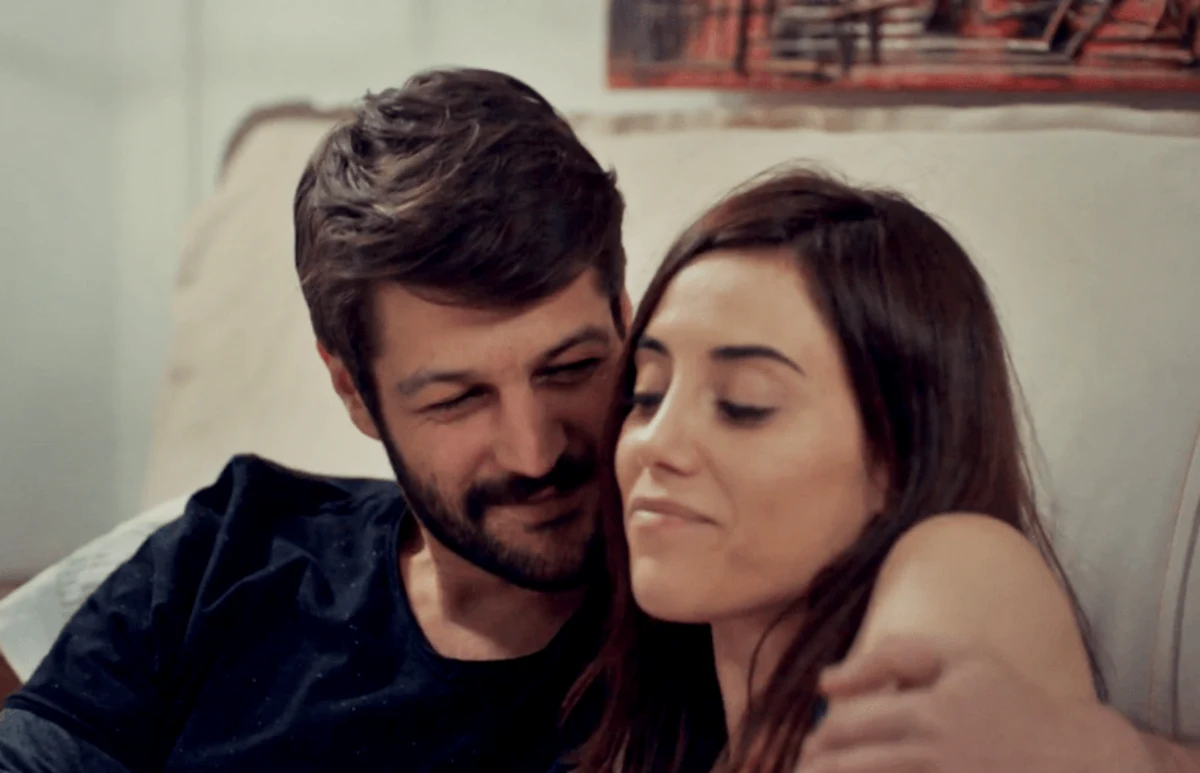 Sinan e Zeynep em Mãe. (Foto: reprodução/Record)