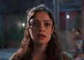 Gerluce (Sophie Charlotte) fica em choque ao ver Cláudia (Lorrana Mousinho) em Três Graças (Foto: Reprodução/TV Globo)