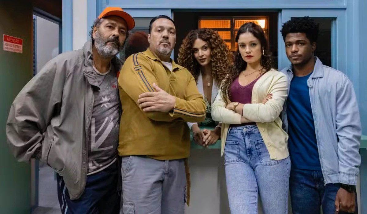 Joaquim (Marcos Palmeira), Misael (Belo), Viviane (Gabriela Loran), Gerluce (Sophie Charlotte) e Júnior (Guthierry Sotero) em Três Graças (Foto: Fábio Rocha/TV Globo)
