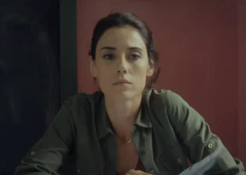 Zeynep em Mãe. (Foto: reprodução/Record)