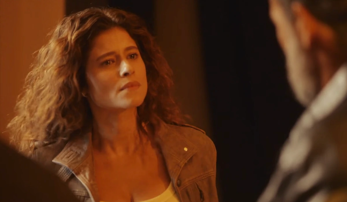 Agrado (Isadora Cruz) em cena do segundo capítulo de Coração Acelerado (Foto: Reprodução/TV Globo)