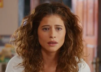 Agrado (Isadora Cruz) em Coração Acelerado (Foto: Reprodução/TV Globo)