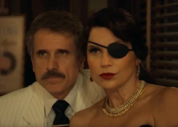 Ernesto (Eriberto Leão) e Sandra (Flávia Alessandra) em Êta Mundo Melhor (Foto: Reprodução/TV Globo)