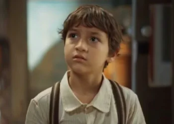 Samir (Davi Malizia) em Êta Mundo Melhor (Foto: Reprodução/TV Globo)