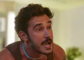 João Raul (Filipe Bragança) em Coração Acelerado (Foto: Reprodução/TV Globo)