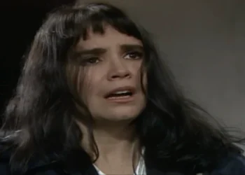 Maria do Carmo (Regina Duarte) em Rainha da Sucata (Foto: Reprodução/TV Globo)