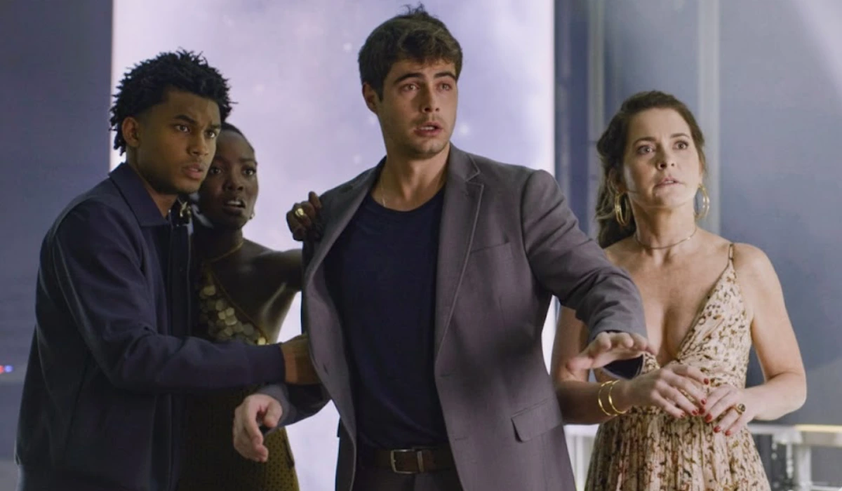 Samuel (Juan Paiva), Leo (Clara Moneke), Davi (Rafael Vitti) e Filipa (Claudia Abreu) se desesperam em Dona de Mim (Foto: Divulgação/TV Globo)