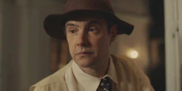 Candinho (Sergio Guizé) em Êta Mundo Melhor (Foto: Reprodução/TV Globo)