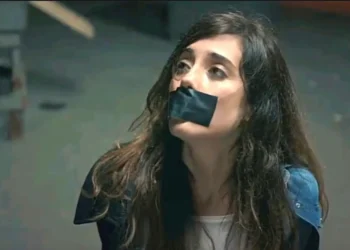 Resumo da novela Mãe: Cengiz sequestra Zeynep e ela é torturada em cativeiro da pior forma possível