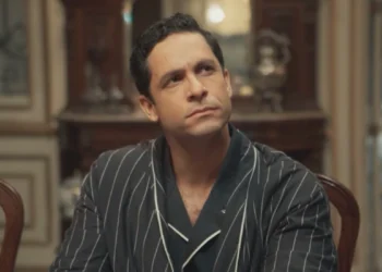 Celso (Rainer Cadete) em Êta Mundo Melhor (Foto: Reprodução/TV Globo)