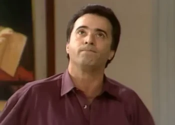 Edu também vai à falência, se afunda em dívidas e recorre a agiota para tentar salvar a fábrica: “Sou um fracasso”