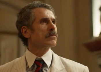 Ernesto (Eriberto Leão) em Êta Mundo Melhor (Foto: Reprodução/TV Globo)