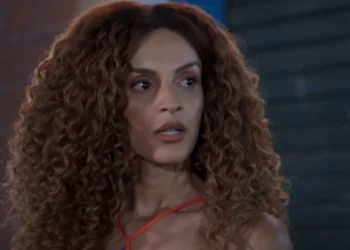 Viviane (Gabriela Loran) em Três Graças (Foto: Reprodução/TV Globo)