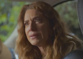 Janete (Letícia Spiller) em Coração Acelerado (Foto: Reprodução/TV Globo)