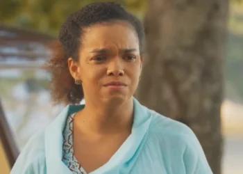 Dita (Jeniffer Nascimento) em Êta Mundo Melhor (Foto: Reprodução/TV Globo)