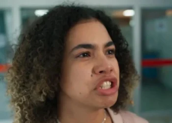 Joélly (Alana Cabral) em Três Graças (Foto: Reprodução/TV Globo)