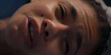 Resumo Três Graças: Recém-operada, Joélly é largada na porta do hospital da Chacrinha, dopada: “Quero a minha filha”