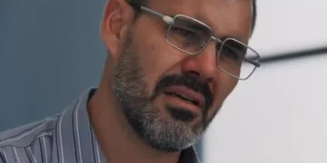 Três Graças: Em cena de partir o coração, Jorginho escuta ao longe o choro da neta e morre sem conhecê-la: “Não fui merecedor”