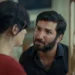 Sule (Gonca Vuslateri) e Cengiz (Berkay Ateş) em cena da novela Mãe (Foto: Reprodução/Record)