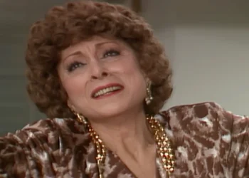 Dona Armênia (Aracy Balabanian) em Rainha da Sucata (Foto: Reprodução/TV Globo)