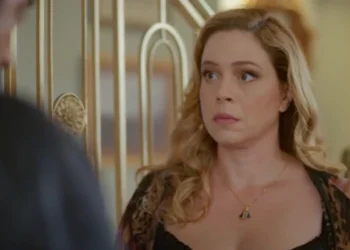 Ronei (Thomás Aquino) e Zilá (Leandra Leal) em Coração Acelerado (Foto: Reprodução/TV Globo)