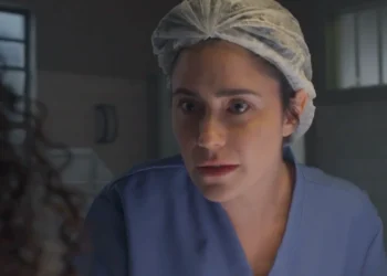 Samira (Fernanda Vasconcellos) em cena de Três Graças (Foto: Reprodução/TV Globo)