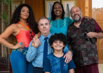 Alaíde (Juliana Alves), Rivaldo (Augusto Madeira), Cristiano (Davi Luis Flores), Chica (Rejane Faria) e Célio (Otávio Müller) em Três Graças (Foto: Estevam Avellar/Globo)