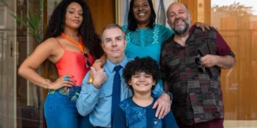 Alaíde (Juliana Alves), Rivaldo (Augusto Madeira), Cristiano (Davi Luis Flores), Chica (Rejane Faria) e Célio (Otávio Müller) em Três Graças (Foto: Estevam Avellar/Globo)
