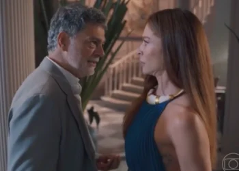 Rogério (Eduardo Moscovis) e Arminda (Grazi Massafera) em Três Graças (Foto: Reprodução/TV Globo)