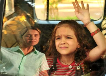 Carminha (Adriana Esteves) e Rita (Mel Maia) em Avenida Brasil (Foto: João Miguel/TV Globo)