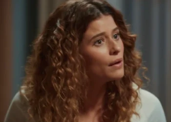 Agrado (Isadora Cruz) em Coração Acelerado (Foto: Reprodução/TV Globo)