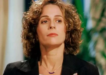 Andrea Beltrão na novela Vira-Lata. (Foto: reprodução/Globo)
