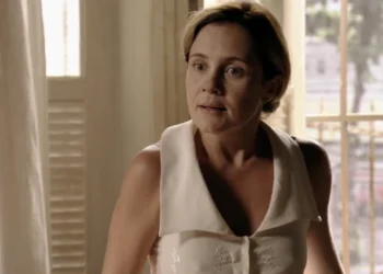Carminha (Adriana Esteves) em Avenida Brasil (Foto: Reprodução/TV Globo)