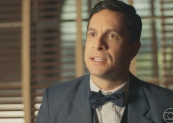 Celso (Rainer Cadete) em Êta Mundo Melhor (Foto: Reprodução/TV Globo)