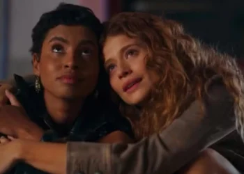 Eduarda (Gabz) e Agrado (Isadora Cruz) em Coração Acelerado (Foto: Reprodução/TV Globo)