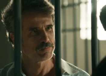 Ernesto (Eriberto Leão) em Êta Mundo Melhor (Foto: Reprodução/TV Globo)