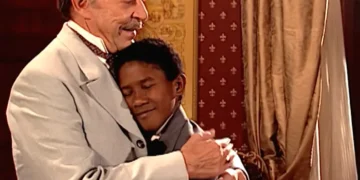 Final: Francesco matricula Tiziu na melhor escola da cidade e lhe dá a esperança de um futuro melhor: “Vai ser um grande homem”