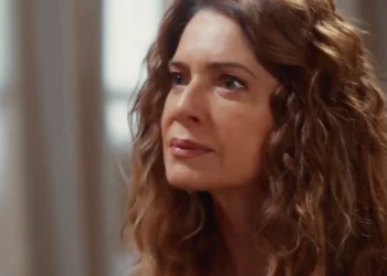 Janete (Letícia Spiller) em Coração Acelerado (Foto: Reprodução/TV Globo)