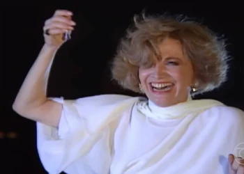 Laurinha (Gloria Menezes) em Rainha da Sucata (Foto: Reprodução/TV Globo)