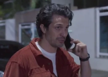 Paulinho (Romulo Estrela) em Três Graças (Foto: Reprodução/TV Globo)