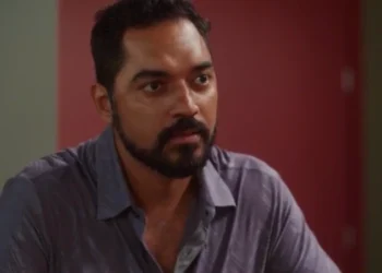 Ronei (Thomás Aquino) em Coração Acelerado (Foto: Reprodução/TV Globo)