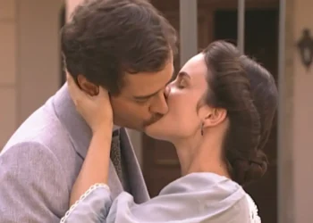 Final: Rosana se encanta com o novo jeito rude de Marco Antônio e abandona o filho para morar com ele