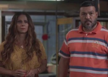 Consuelo (Viviane Araújo) e Misael (Belo) em Três Graças (Foto: Reprodução/TV Globo)