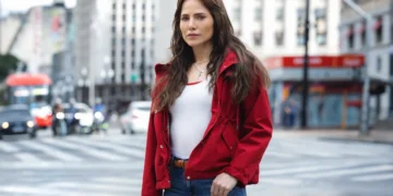 Adriana (Letícia Colin) em Quem Ama Cuida, a nova novela das nove da Globo (Foto: Manoella Mello/TV Globo)