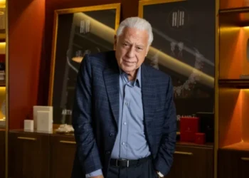 Arthur (Antonio Fagundes) em Quem Ama Cuida, a nova novela das nove da Globo (Foto: Manoella Mello/TV Globo)