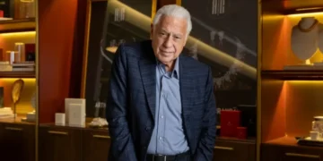 Arthur (Antonio Fagundes) em Quem Ama Cuida, a nova novela das nove da Globo (Foto: Manoella Mello/TV Globo)