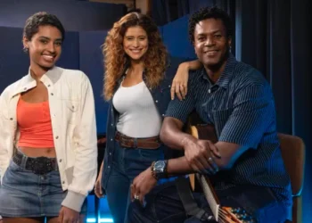 Eduarda (Gabz), Agrado (Isadora Cruz) e Leandro (David Junior) em Coração acelerado (Foto: Fábio Rocha/TV Globo)