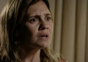 Carminha (Adriana Esteves) em Avenida Brasil (Foto: Reprodução/TV Globo)