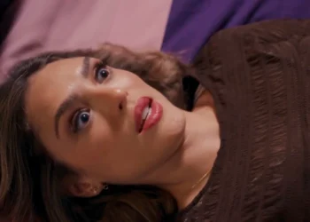 Isabelle Drummond interpreta Naiane em Coração Acelerado (Foto: Reprodução/TV Globo)