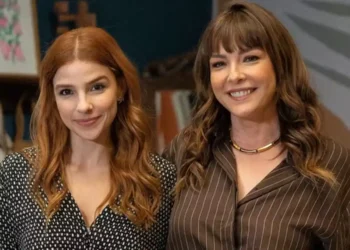 Gabriela Medvedovsky e Regiane Alves em Três Graças. (Foto: Manoella Mello/Globo)